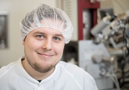 Student Igor Turčan examines curved magnetism. He wants to increase the storage capacity of data carriers
